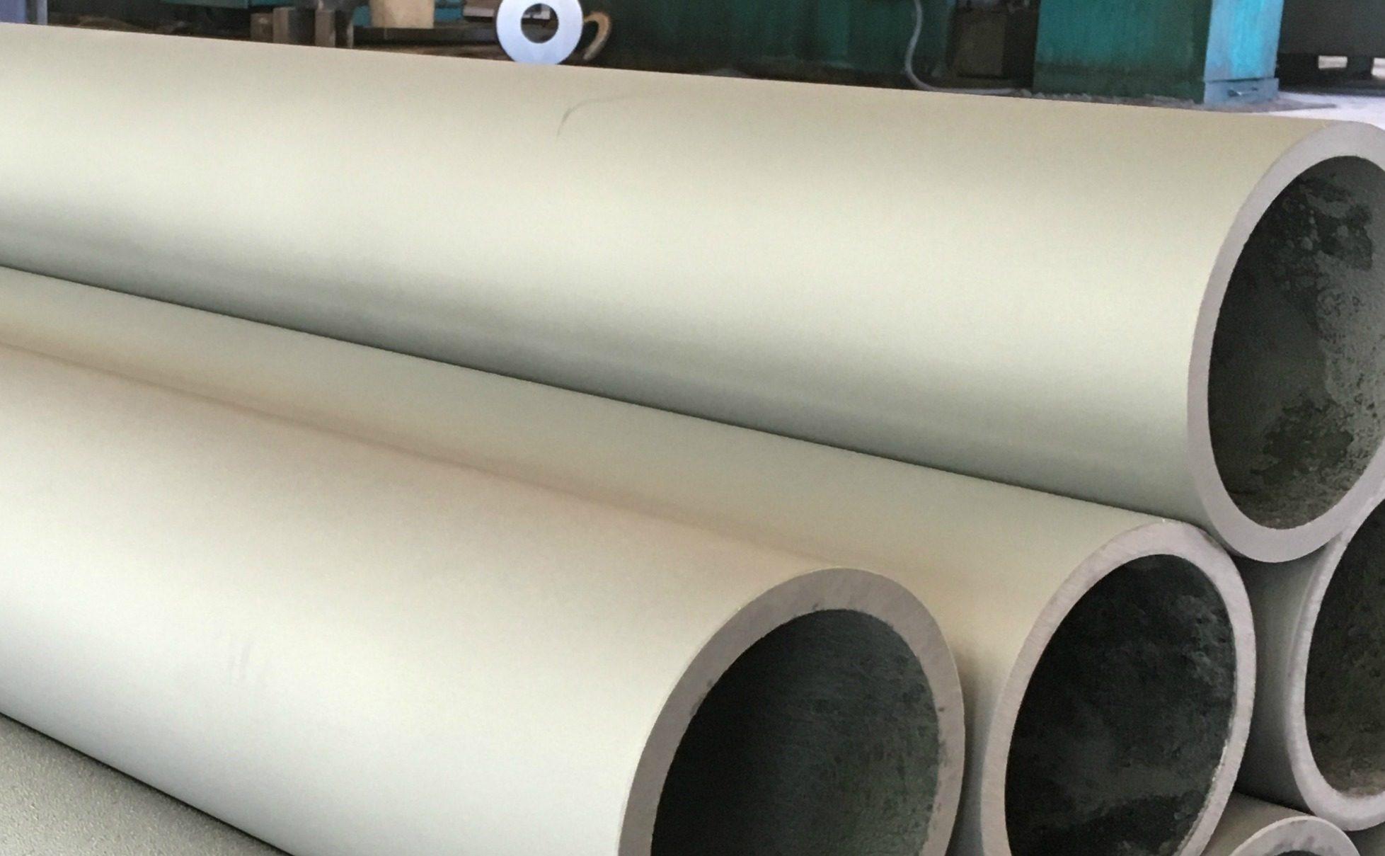 Tubos de acero inoxidable centrifugado apilados